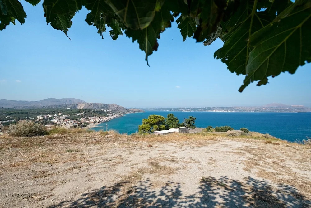 Karavos View - An artists hideaway Paradise