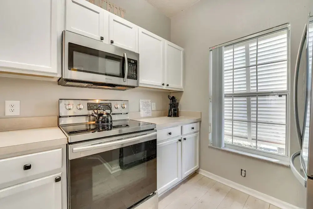 Townhome 7 Mi to Disney Parks: Resort Pool Access!