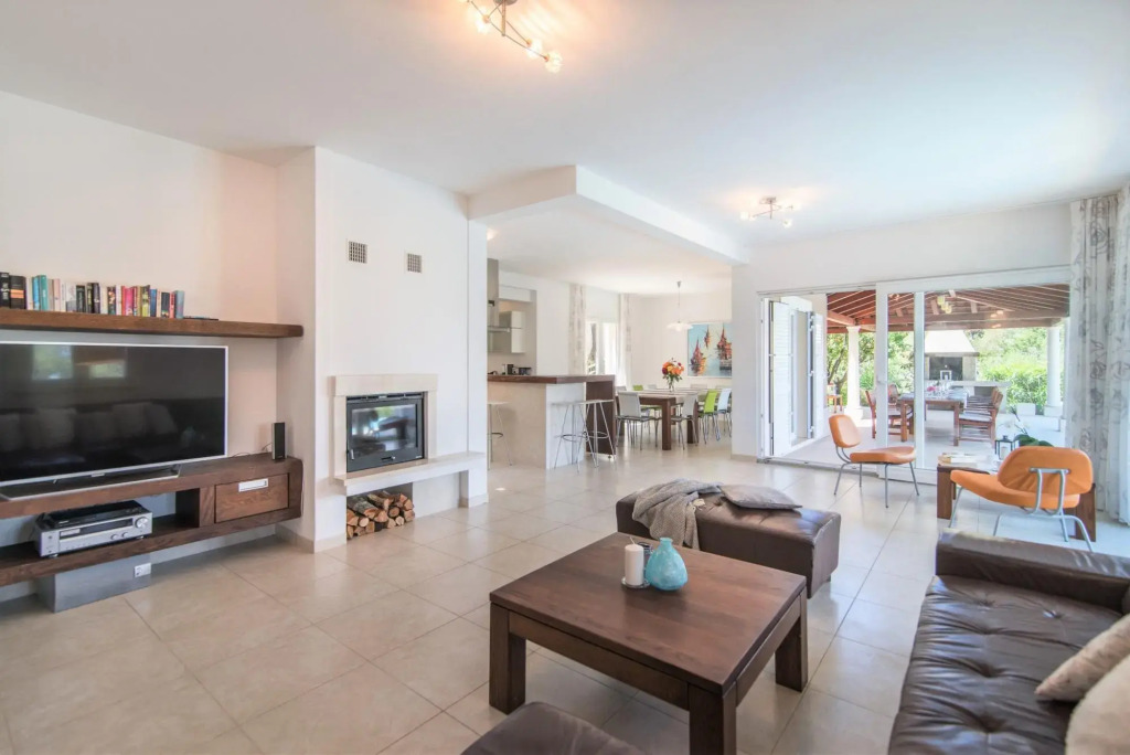 Gumonca in Supetar with 6 bedrooms and 5 bathrooms