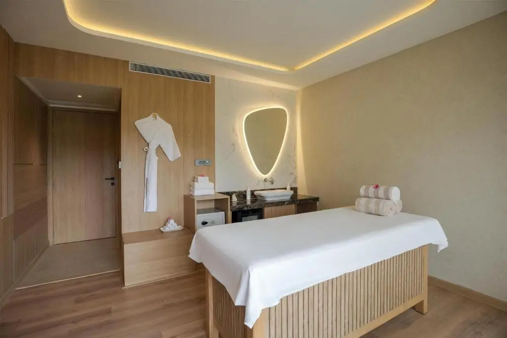 Radisson Resort & Spa Khopoli