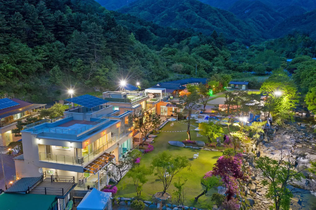 Gapyeong Healing Poolvilla Pension Town