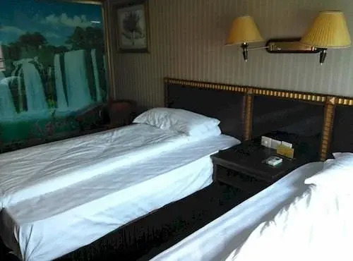 Small Xierdun Hotel
