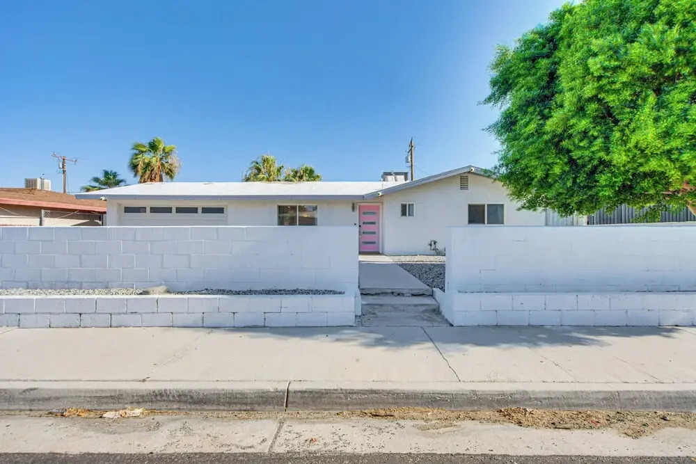Outdoor Oasis w/ Pool: Pink Palm Springs Paradise!