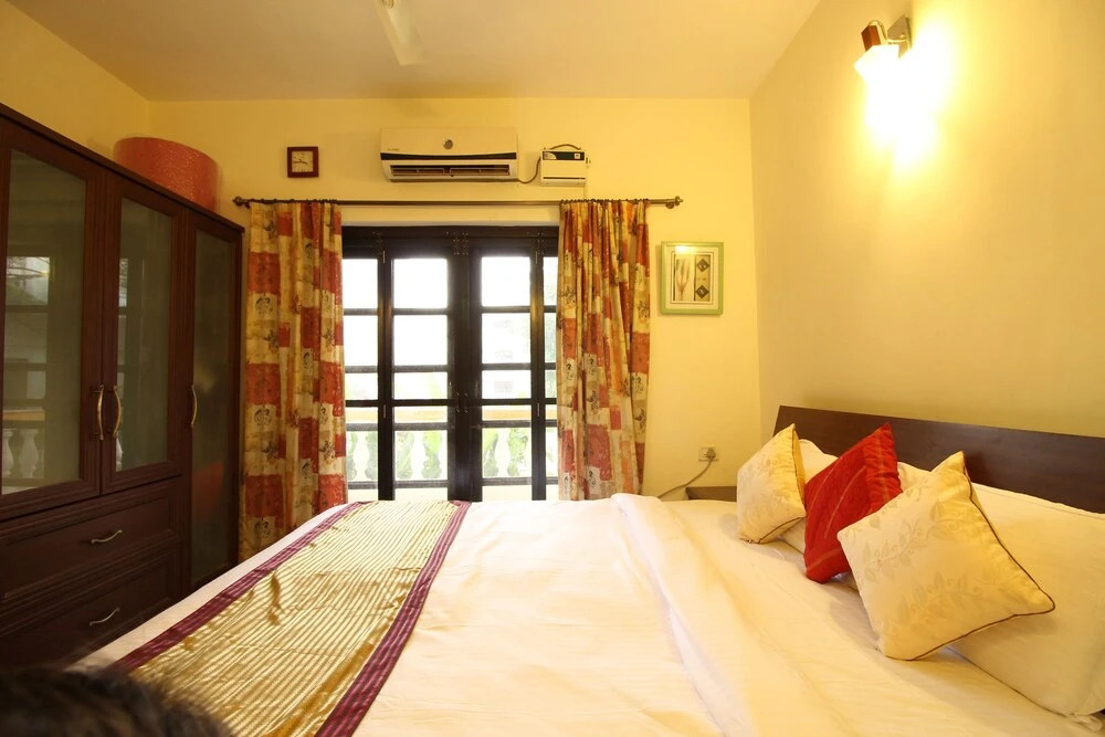 OYO 9868 Home Poolside 1 BHK Candolim