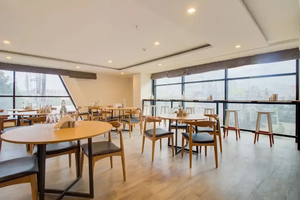 Hotel Alpha Centre by OYO Rooms