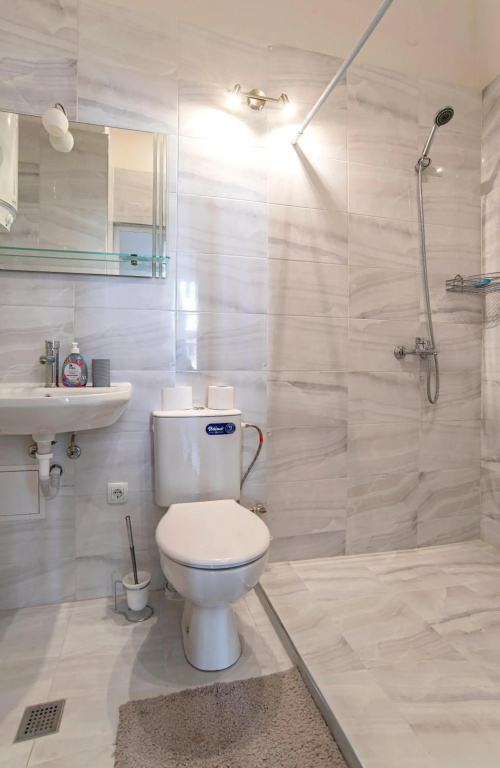 Supreme Luxury Top Central 1 Bedroom Apartment