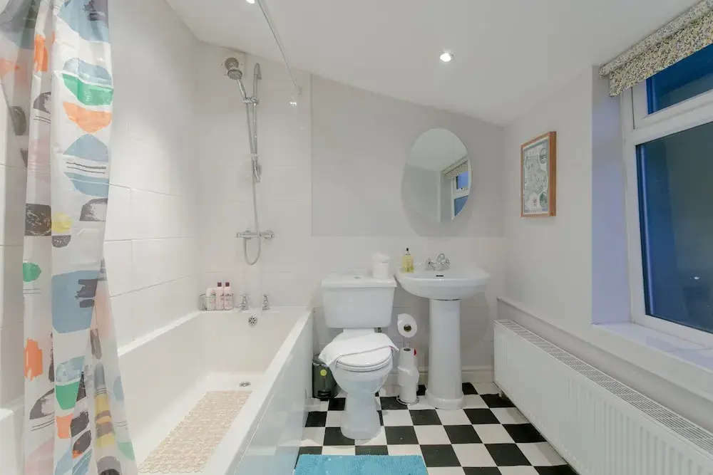 3 Bedroom Family House in Inner East London