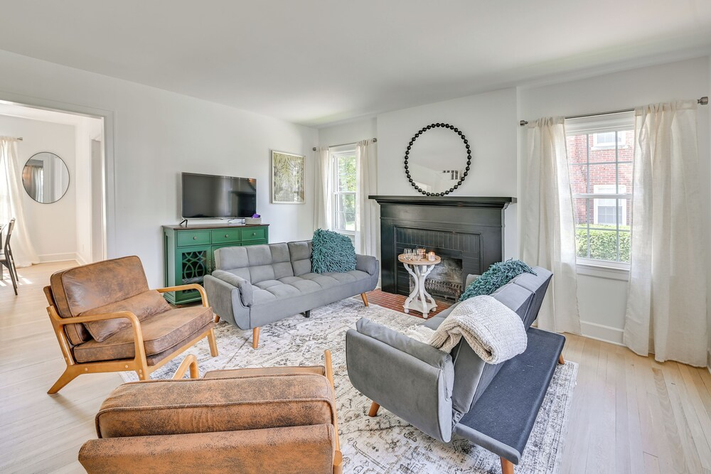 3 Mi to Dtwn: Updated Home w/ Hot Tub in Lexington