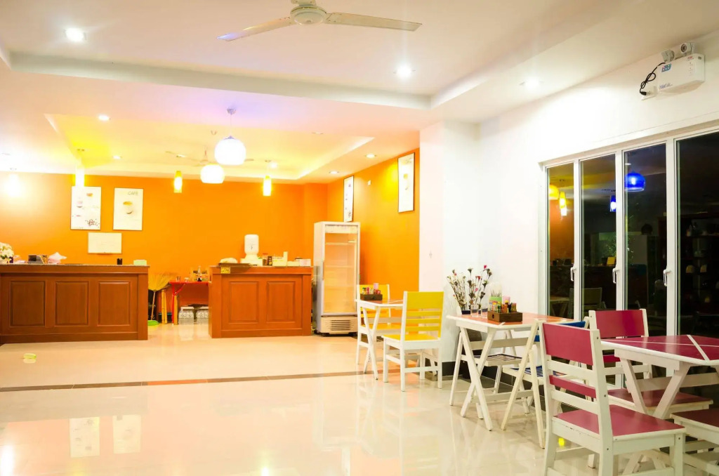 Lanta Just Come Hotel