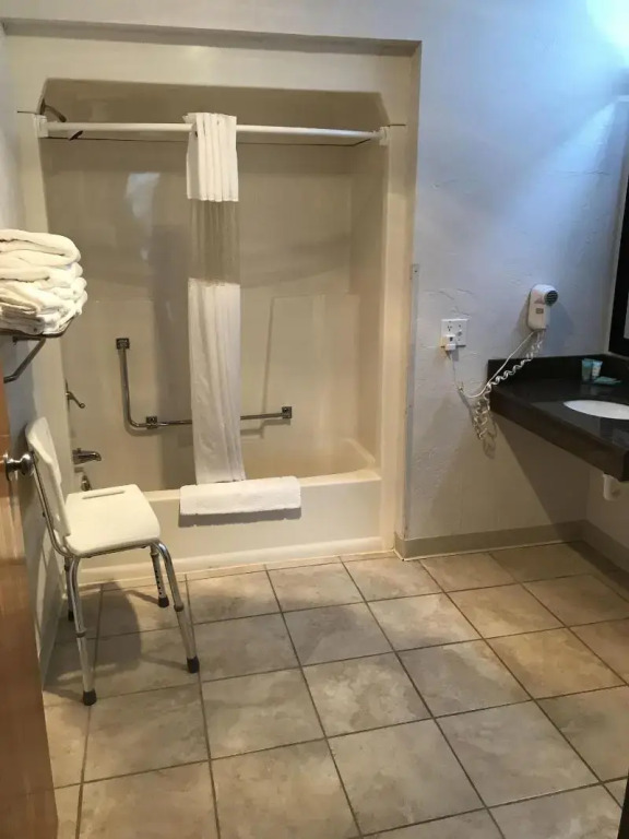 Pictured Rocks Inn and Suites