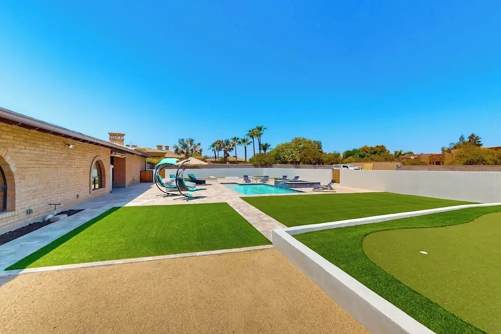 3 BR Home, Spacious Backyard w/ Pool