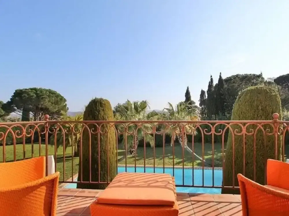 Vibrant Holiday Home With Private Pool