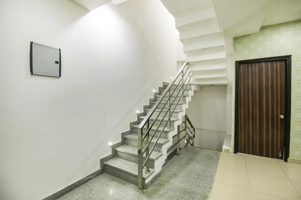 OYO Flagship 76399 Rajouri Garden