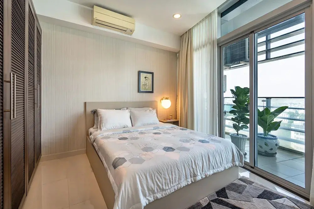 Saigon Suites Collection by Idg in D1