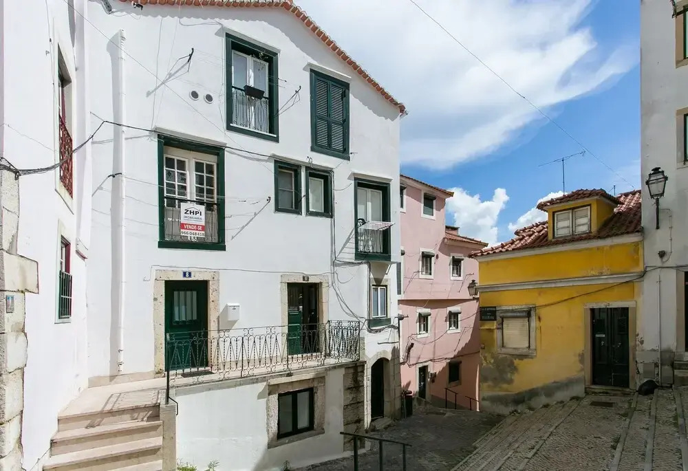 ALTIDO Modern Apt for 5 w/ workspace&private entrance, moments from Lisbon Cathedral