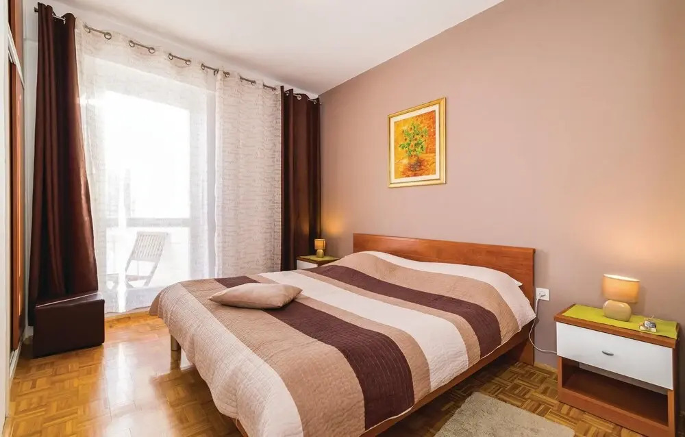 Nice Apartment in Novigrad With 4 Bedrooms