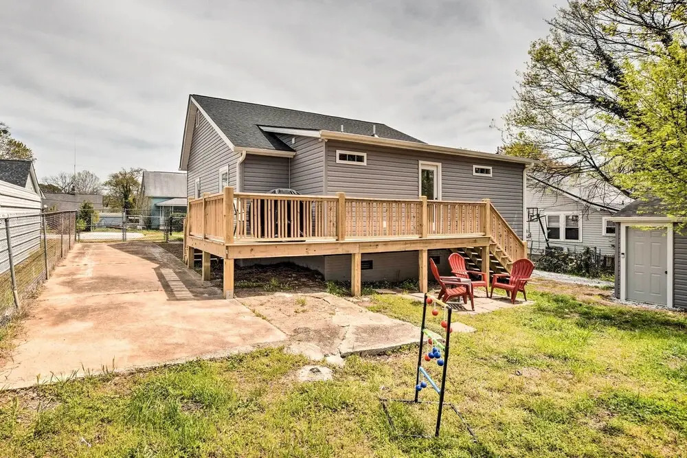 Ideally Located 'penne Place' w/ Deck & Grill