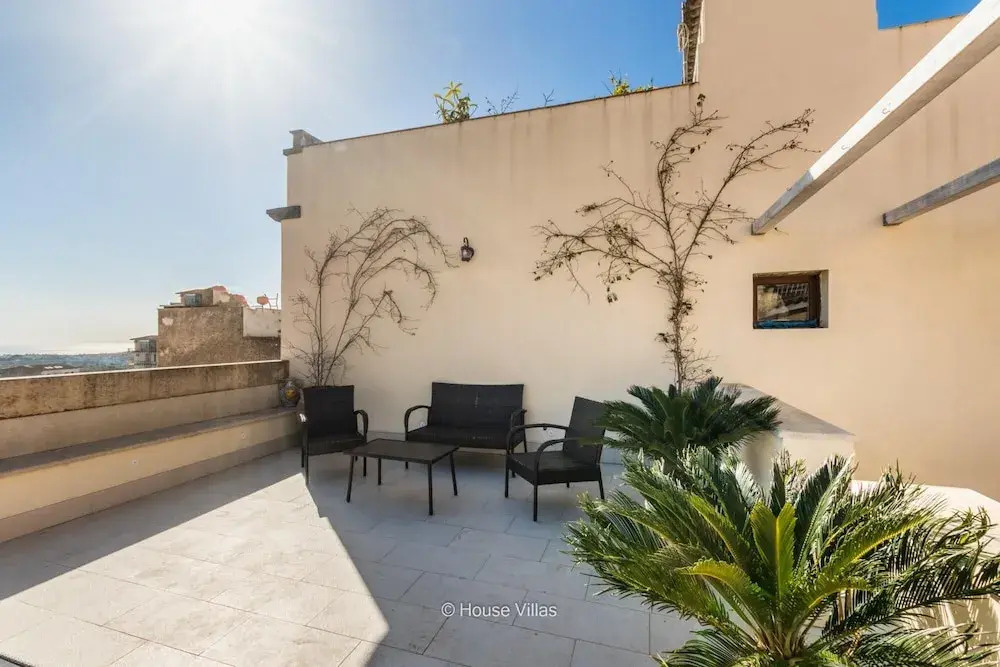 L Escalier Suite in Noto