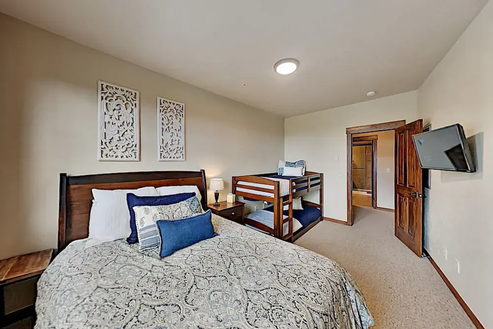 67cpcc10 2 Bedroom Condo