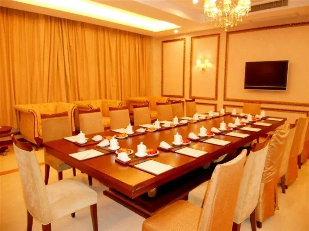 Elegance Hotel