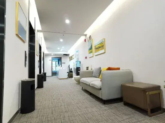 Manlu CC Hotel (Zhengzhou East Railway Station China Resources Times Square Branch)