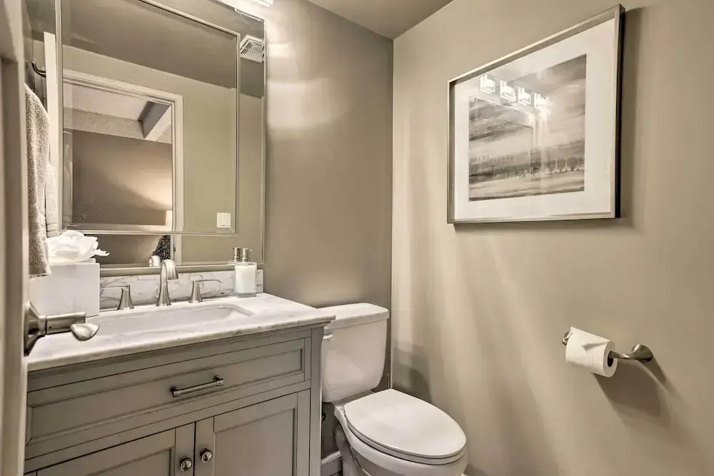 Modern Condo: 2 Blocks to Main Street Frisco!