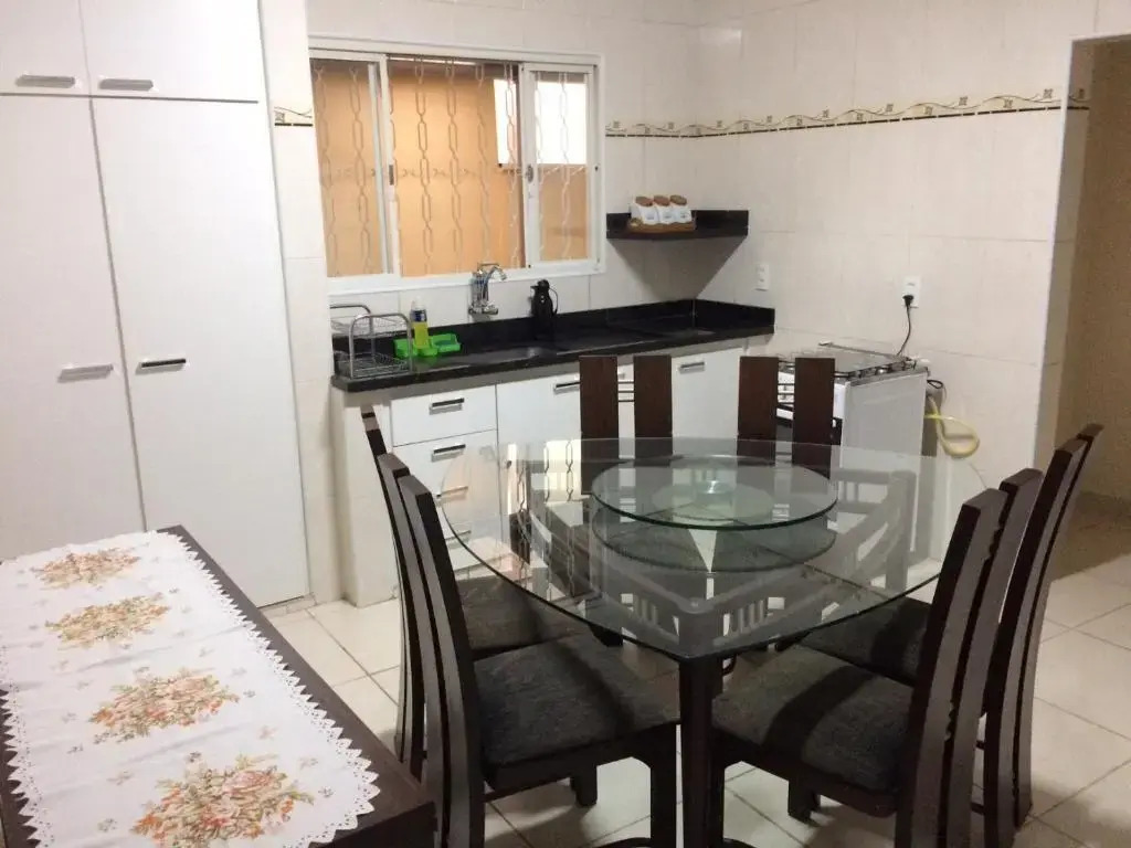Casa Familiar em Campinas com 2 Quartos, 1 banheiro, 1 vaga para carro