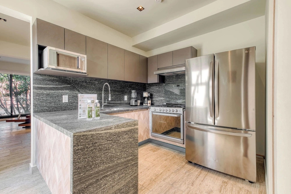 Centric 2 BR Condo in the Heart Roma Norte