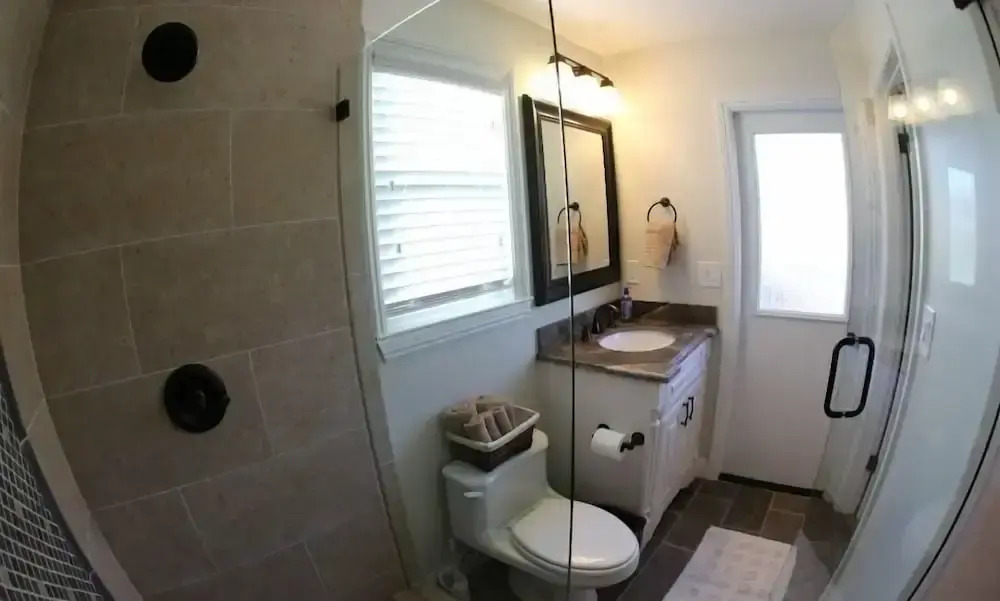 Swanky 5 bedroom 4.5 bath home (3 Master Suites)