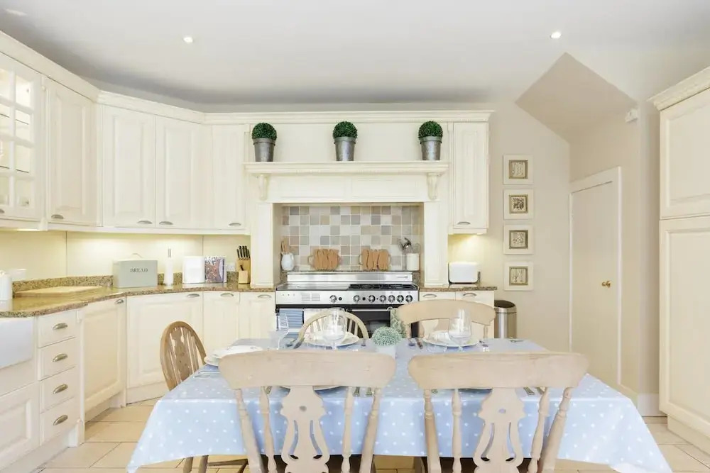 Picturesque Mews House on Cosy Cobbled Street