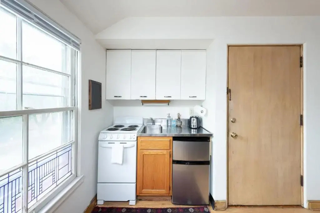 Flexhome East Side Vintage Studio F1 BradyBalcony