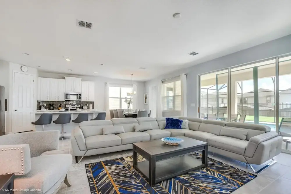 Beautiful 4 Bed With Pool & Spa