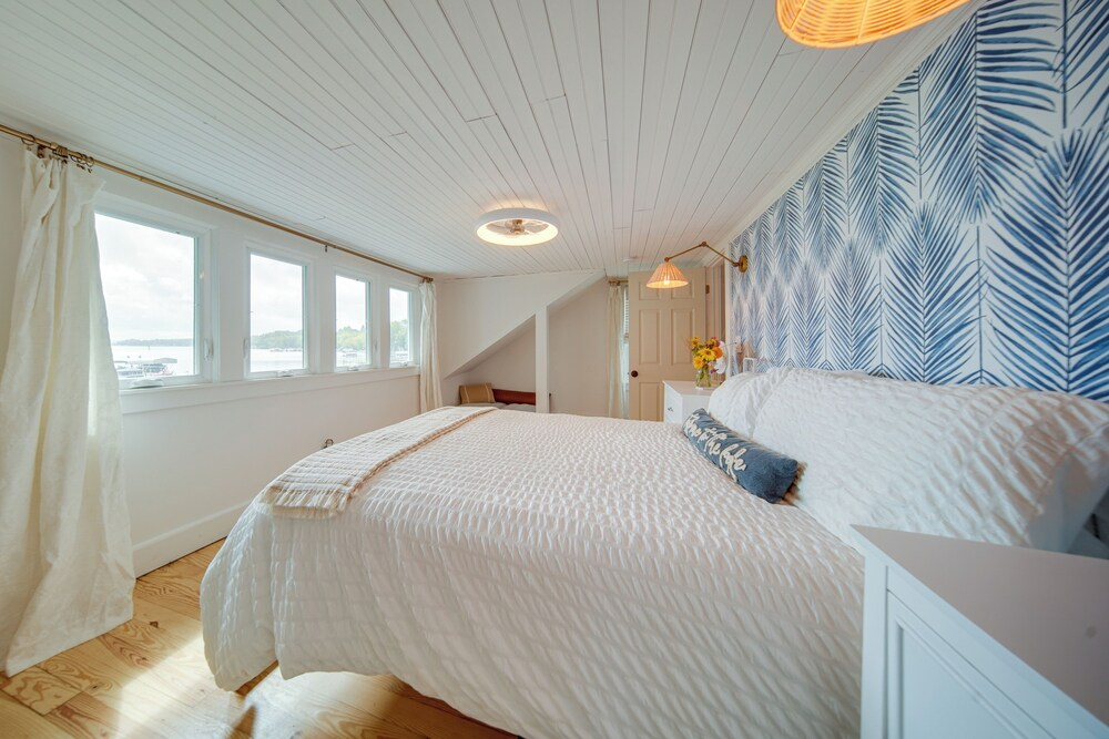 Lakefront Chautauqua Cottage Getaway