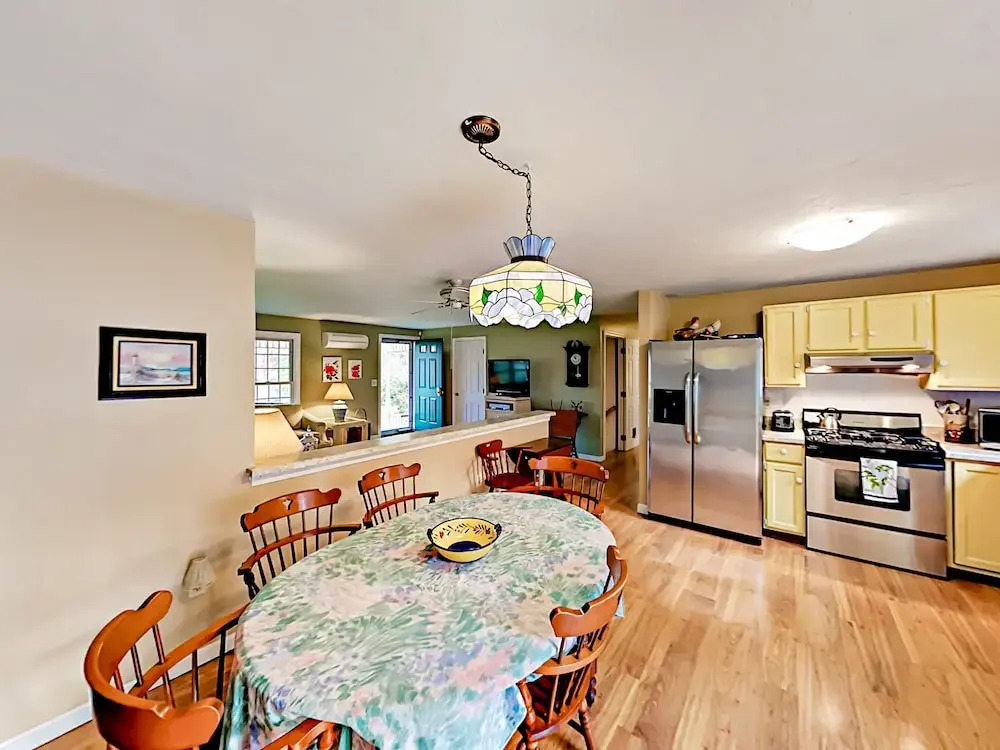 312 Carriage Lane Home - 4 Br home by RedAwning