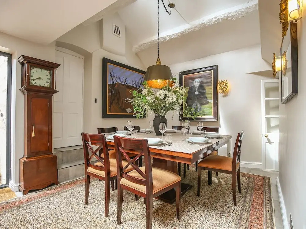 4 Maidens Row