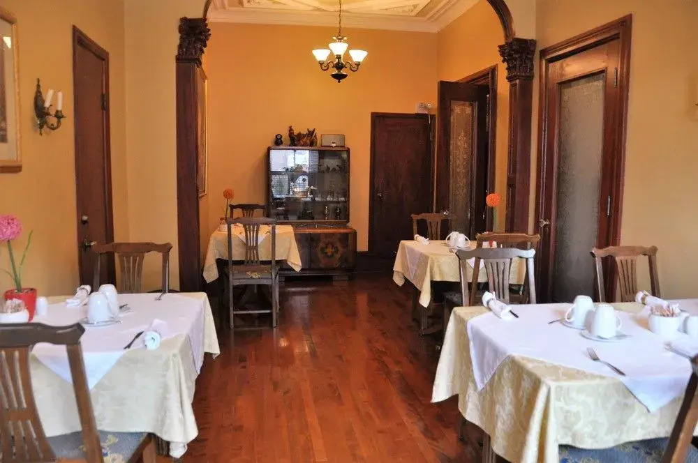 Alexandre Logan 1870 B&B