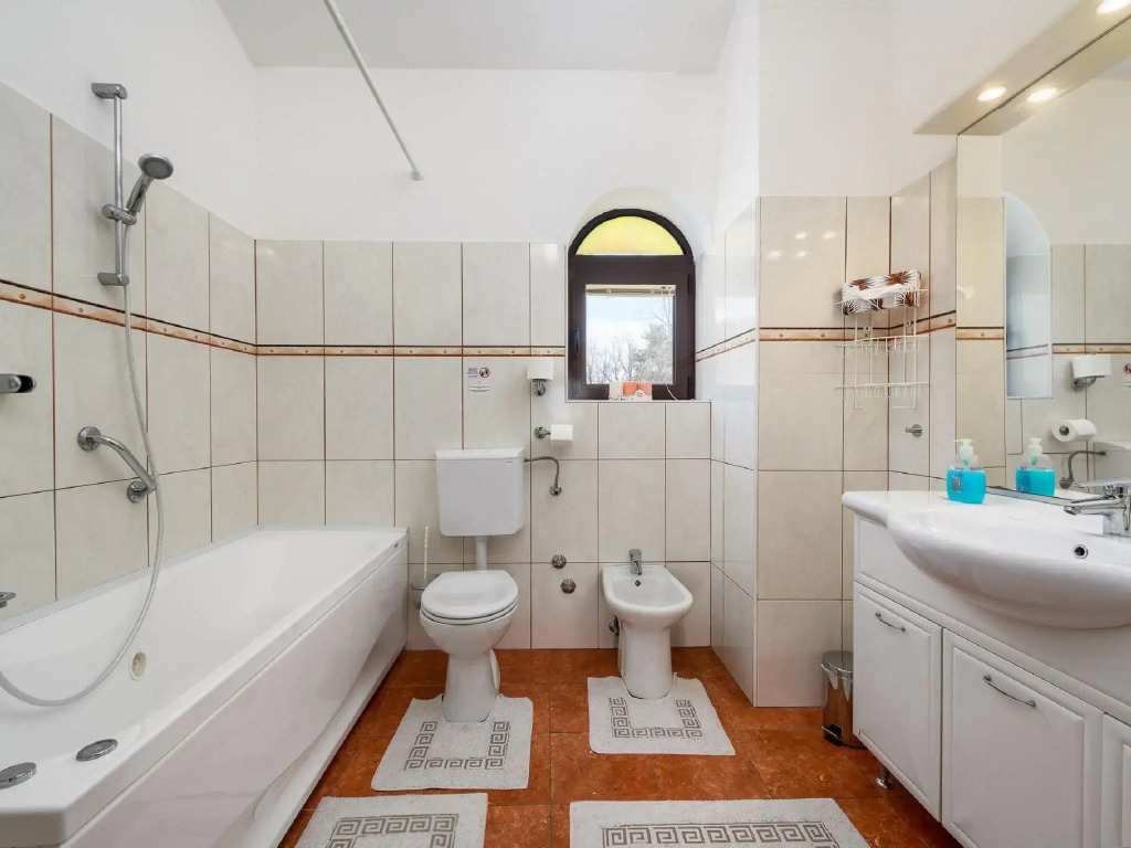 Large villa with private swimming pool and enclosed garden