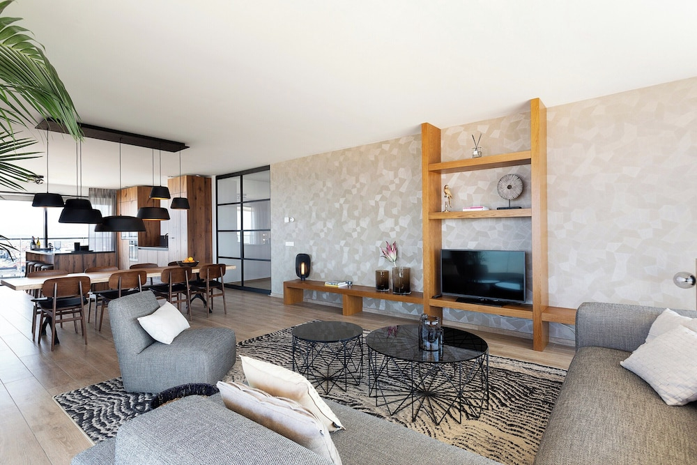 Luxury North Sea Retreat With Garage