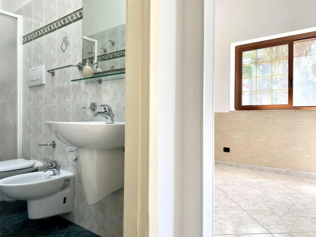 4 people, near the sea, detached villa, private parking, suitable for families-La Villetta di Noemi