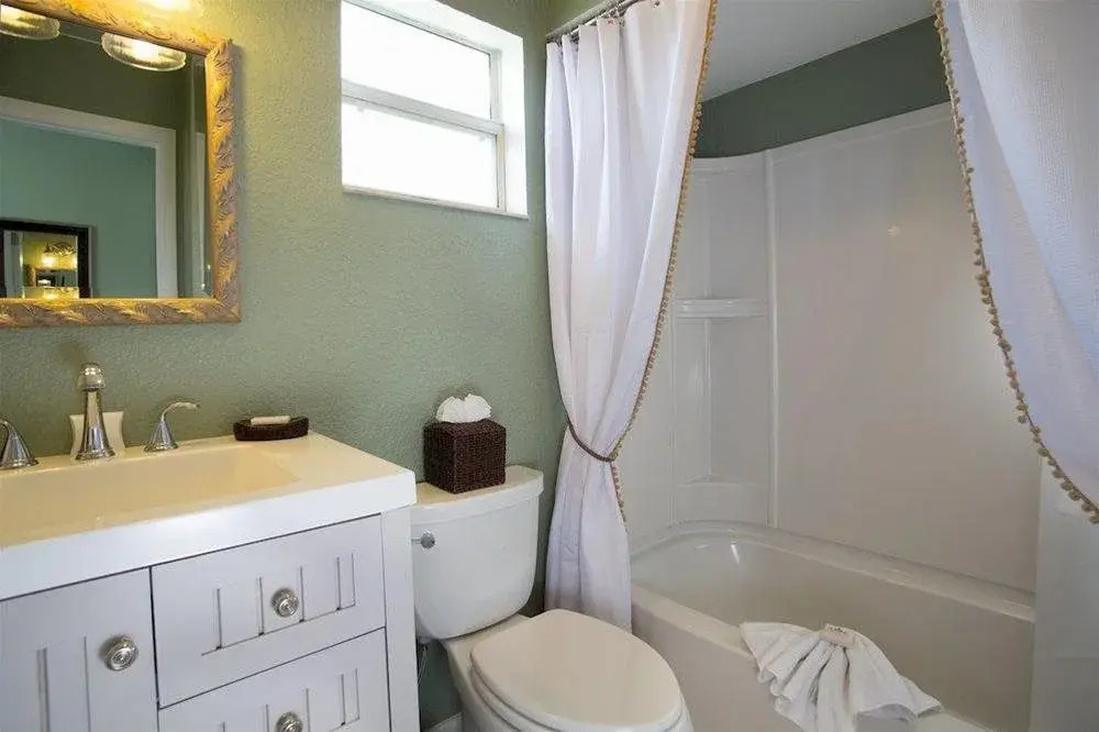 Oceanview Cottage by Beachcomber