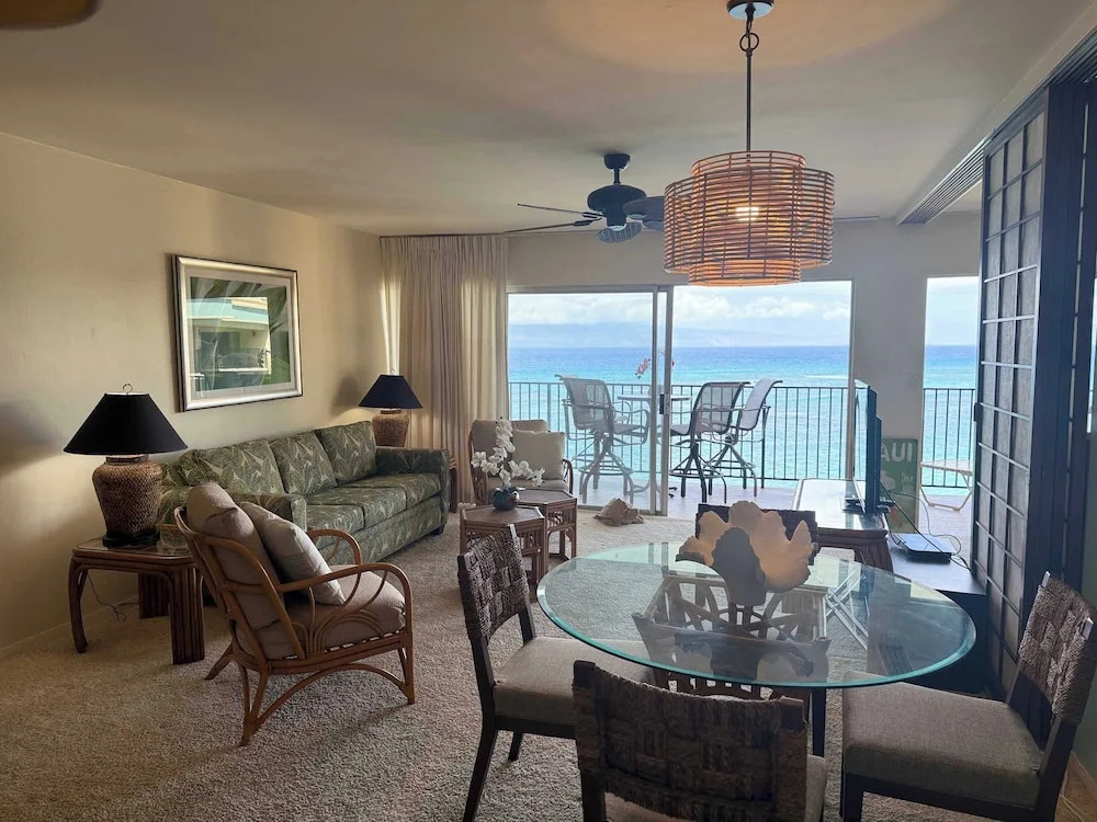 Top Floor Oceanfront Whales 2 Kings Big Lanai