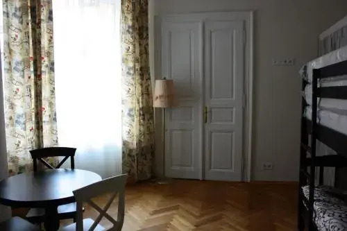 Hostel 12 chairs