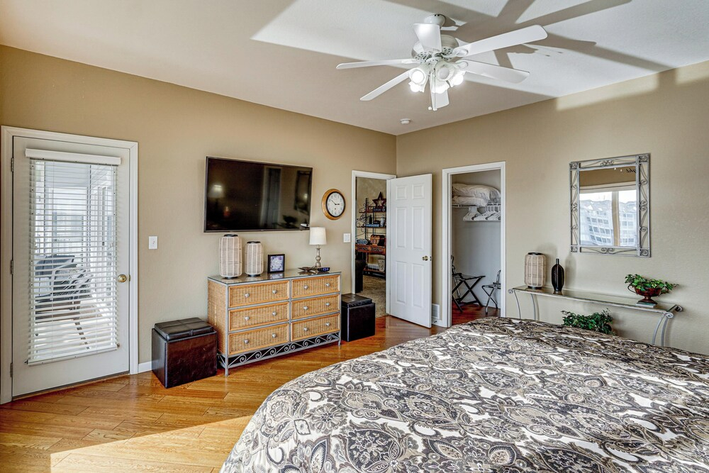 Lake View + Pool Access: Waterfront Ozark Escape!