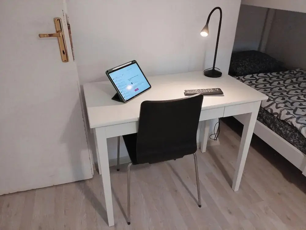 Center Apartment-sleeps5-balcony-live Neighborhood