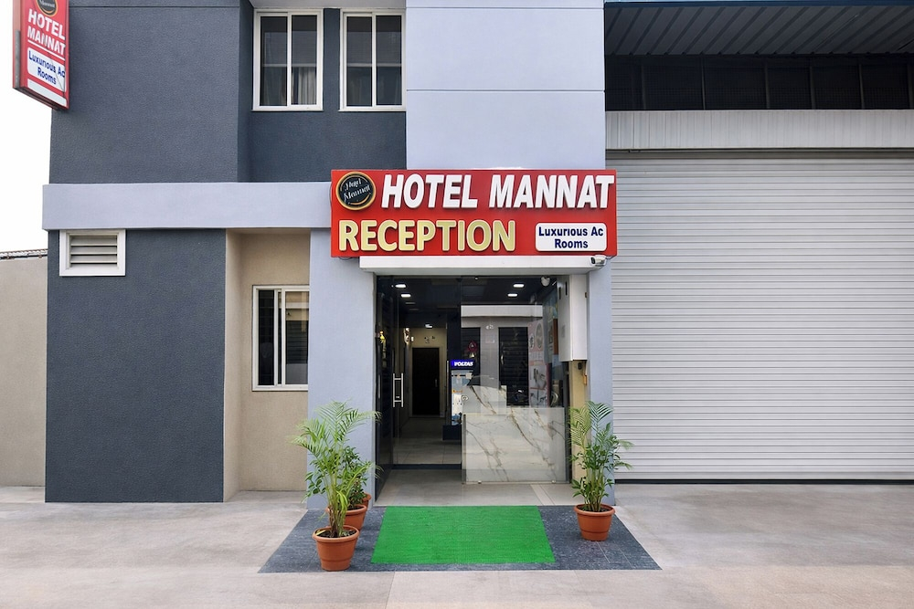 Fabhotel Mannat