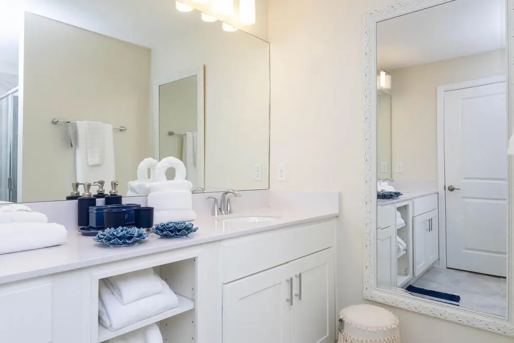 Stunning 2 Bd Apto Close to Disney Storey Lake Resort 105