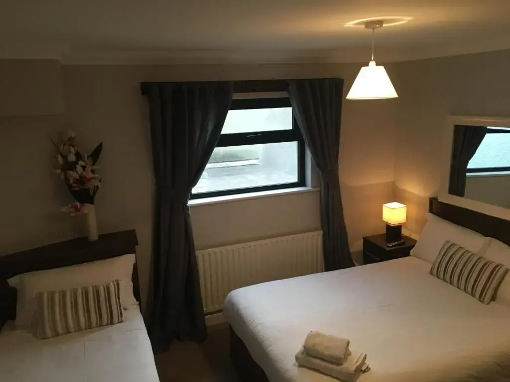 The Midway Bar & Guesthouse
