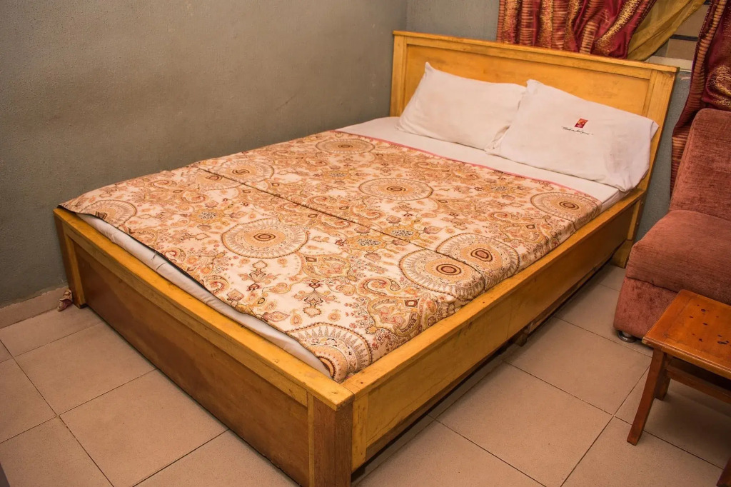 Goldlux Hotel