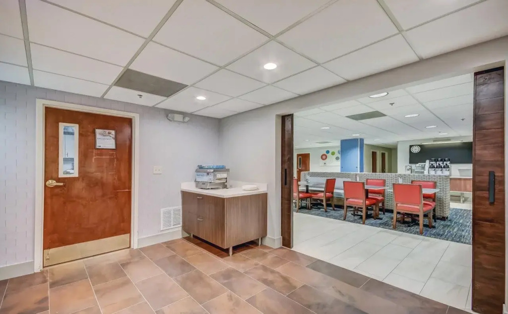 Holiday Inn Express & Suites Greenville Airport i85 by IHG