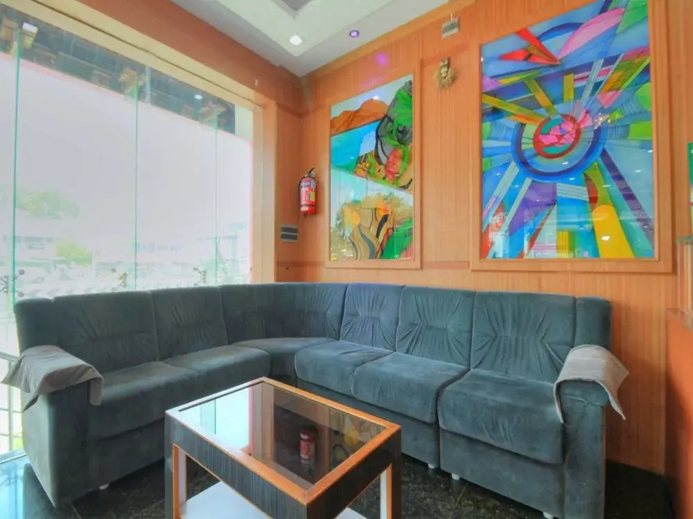 OYO 15948 Hotel Srees